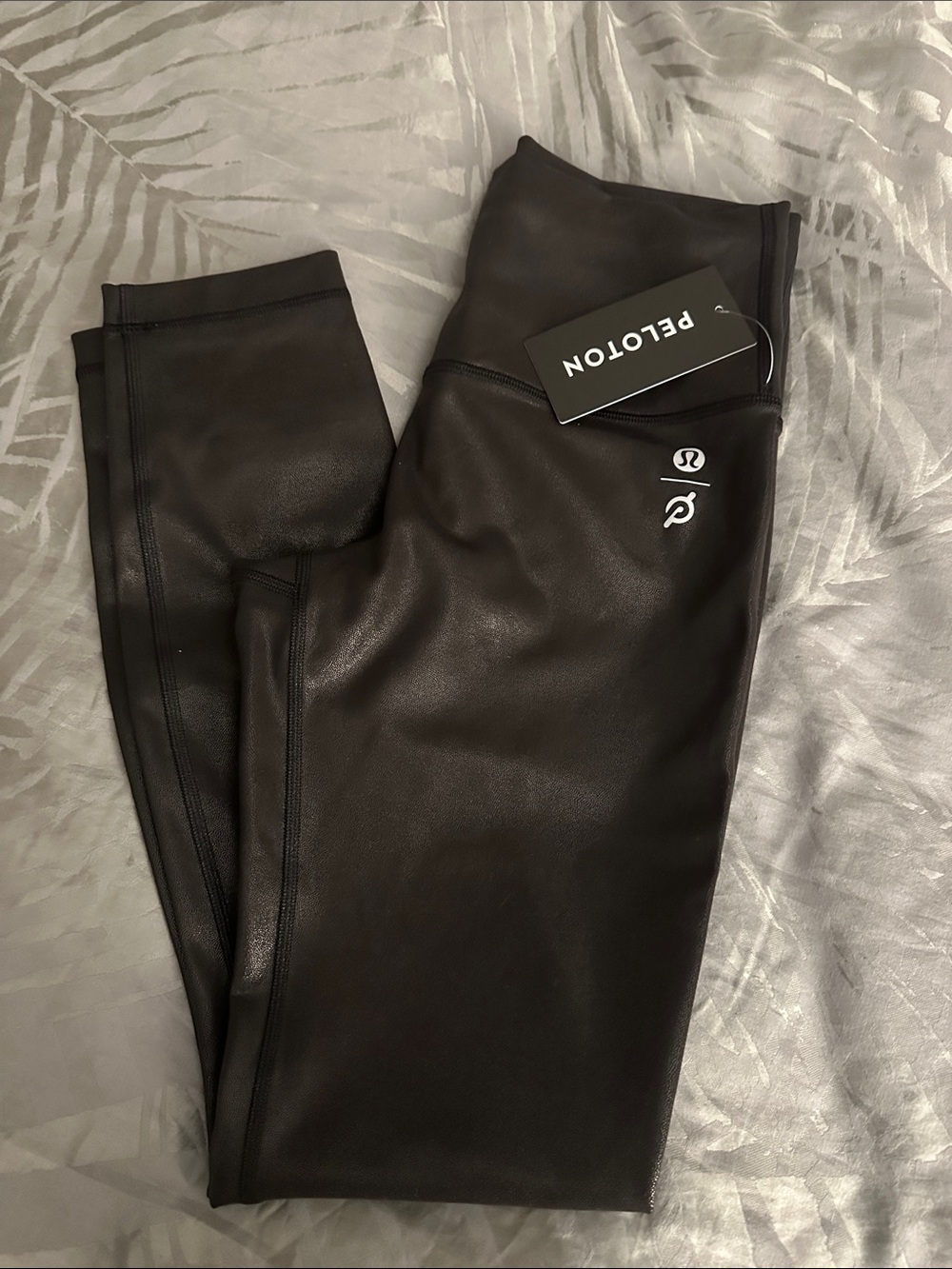 Peloton lululemon collab  Black Performance Leggings with Subtle Logo